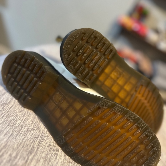 White Dr. Martens boots - Picture 4 of 7